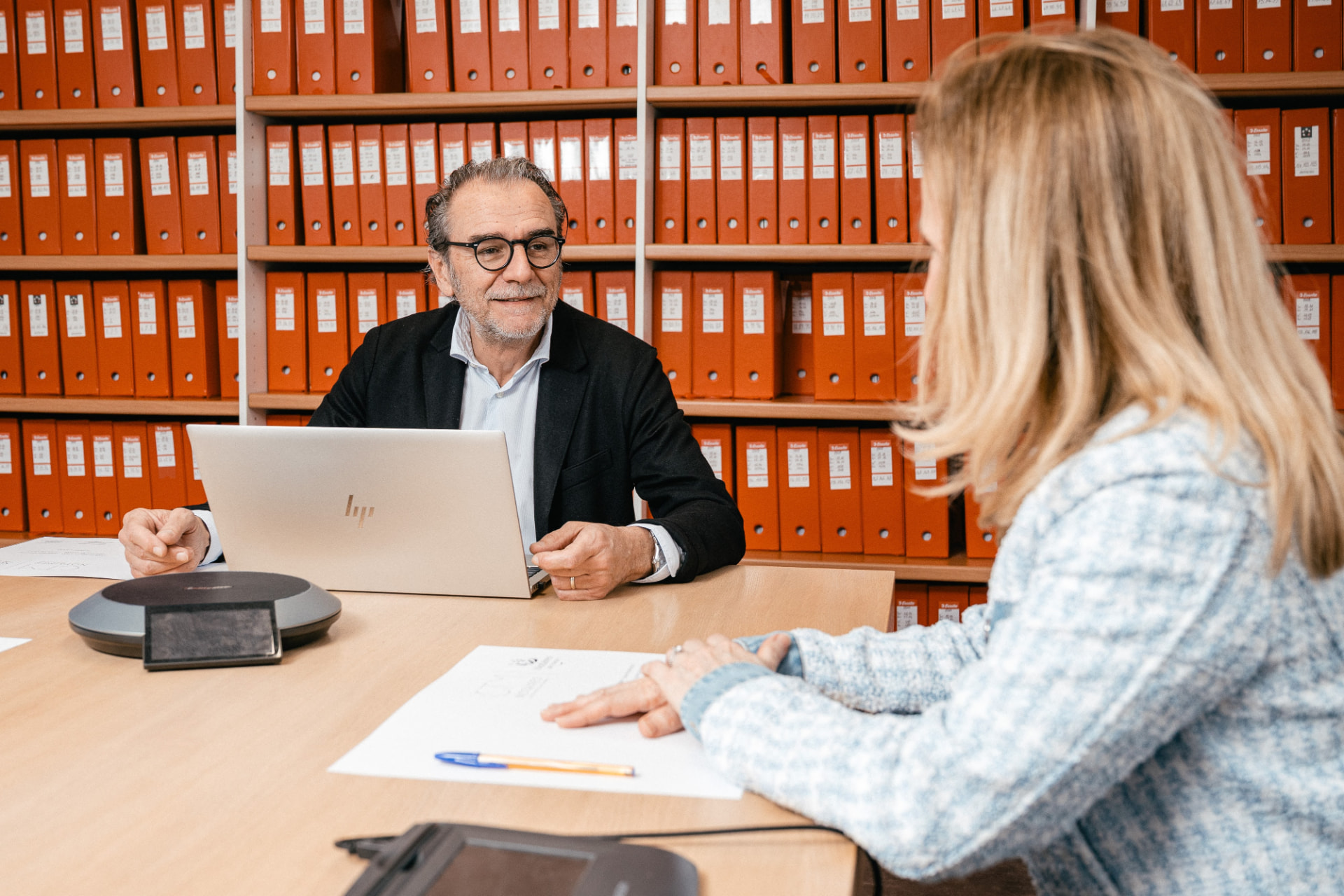 Maître Jean-Pierre Escobar en rendez-vous client